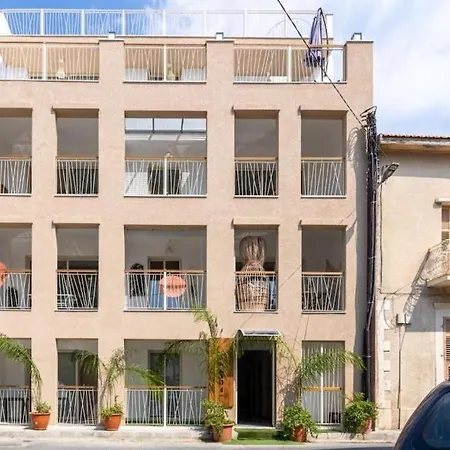 Sunstone - Cozy W Terrace In * Larnaca