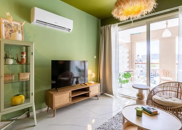 Sunstone - Cozy W Terrace In Larnaca